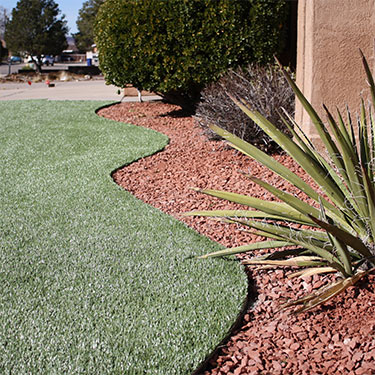 Artificial turf with decorative gravel